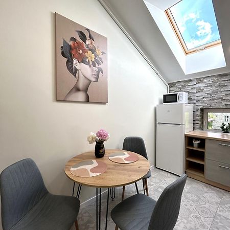Modern Apartment, 5Mins To Rynok Square 利沃夫 外观 照片
