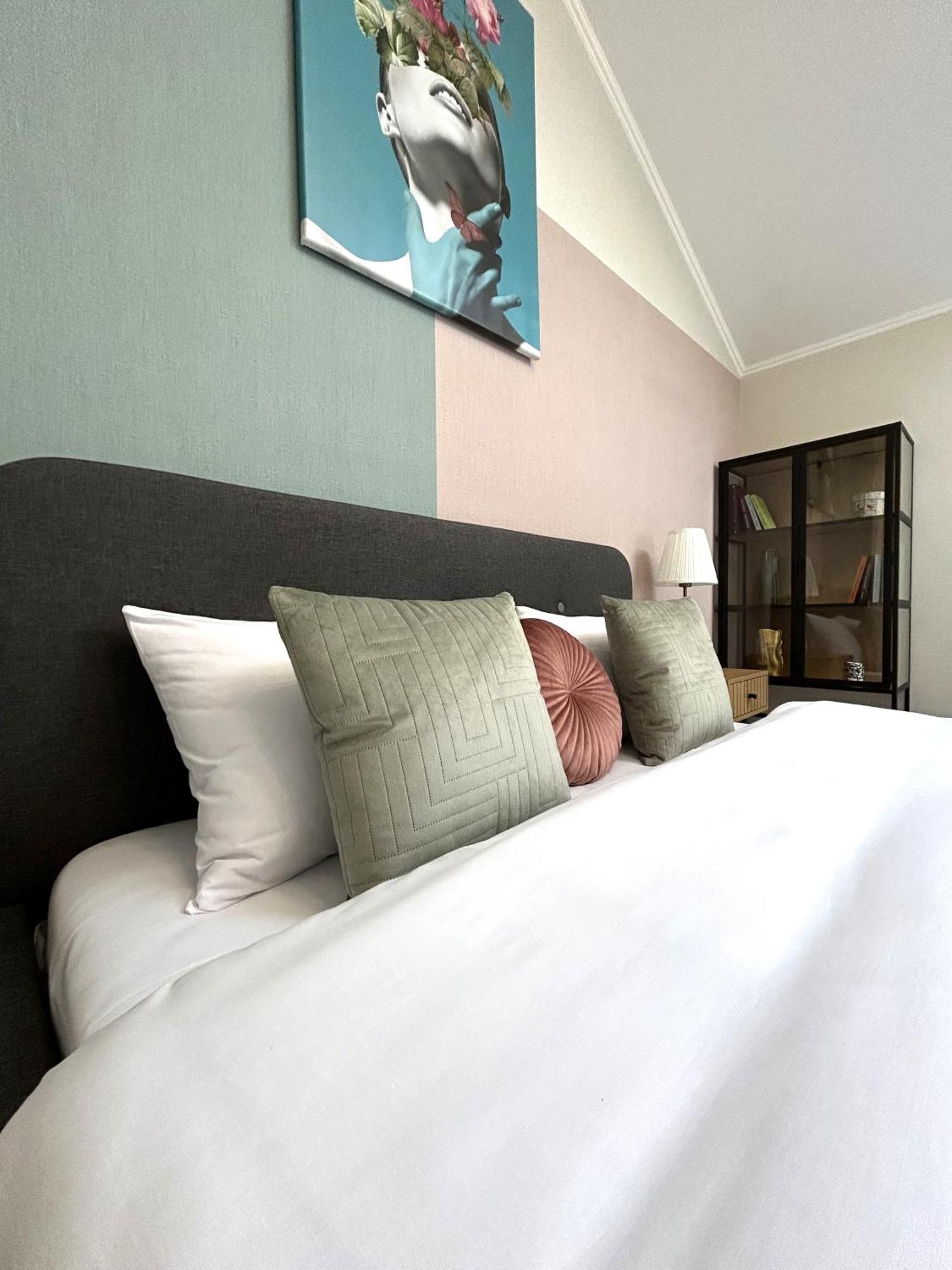 Modern Apartment, 5Mins To Rynok Square 利沃夫 外观 照片