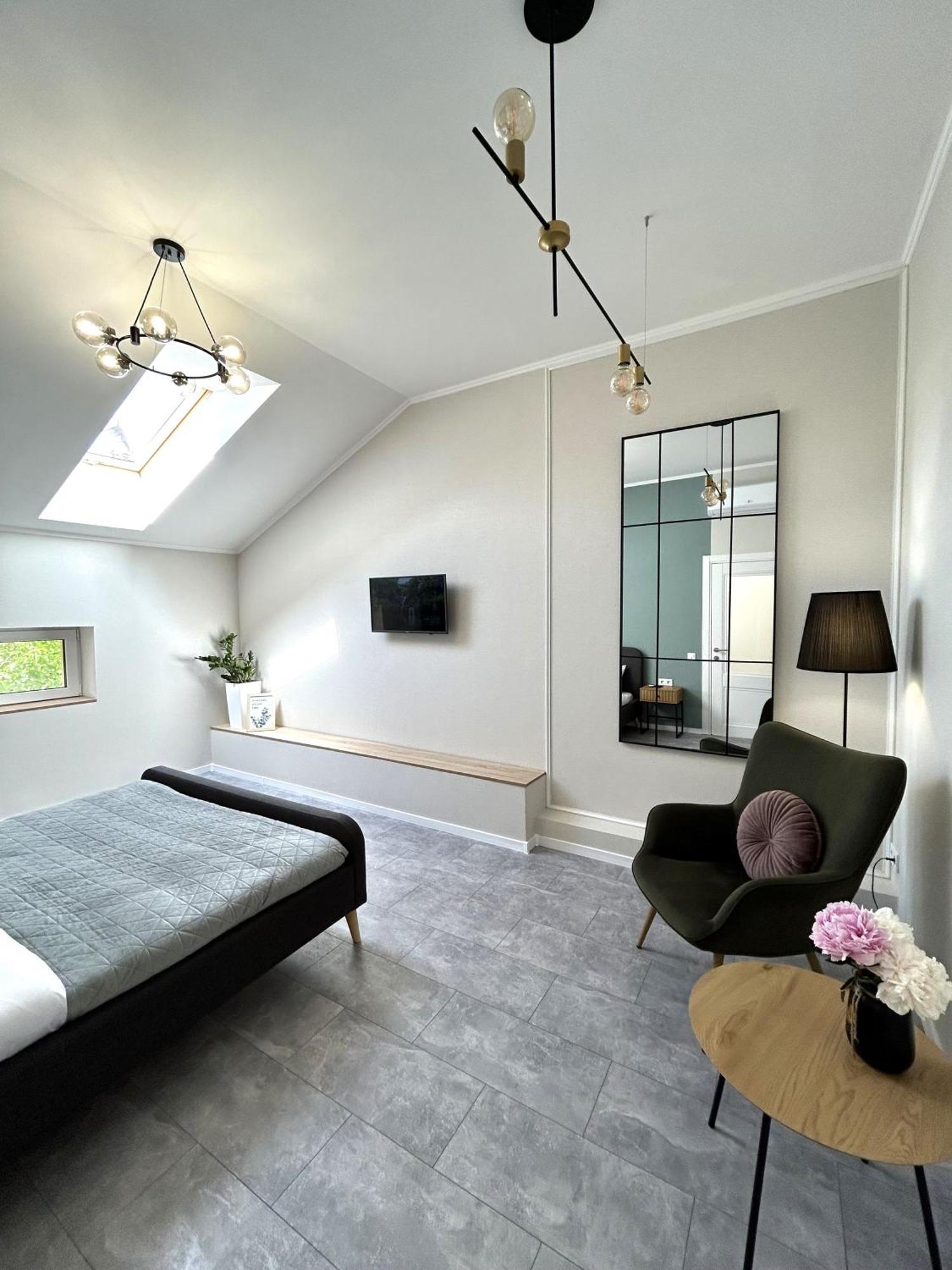 Modern Apartment, 5Mins To Rynok Square 利沃夫 外观 照片