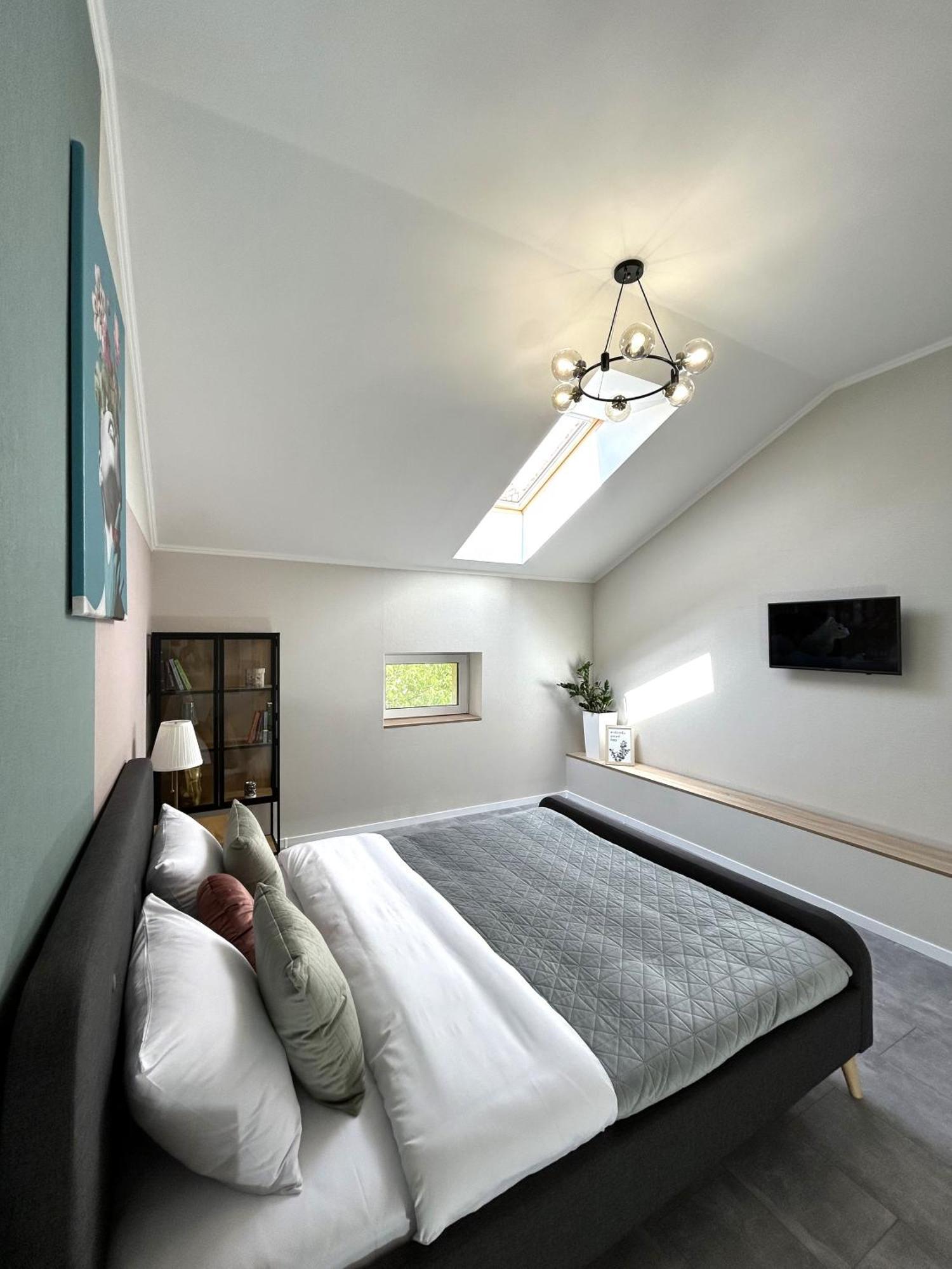 Modern Apartment, 5Mins To Rynok Square 利沃夫 外观 照片