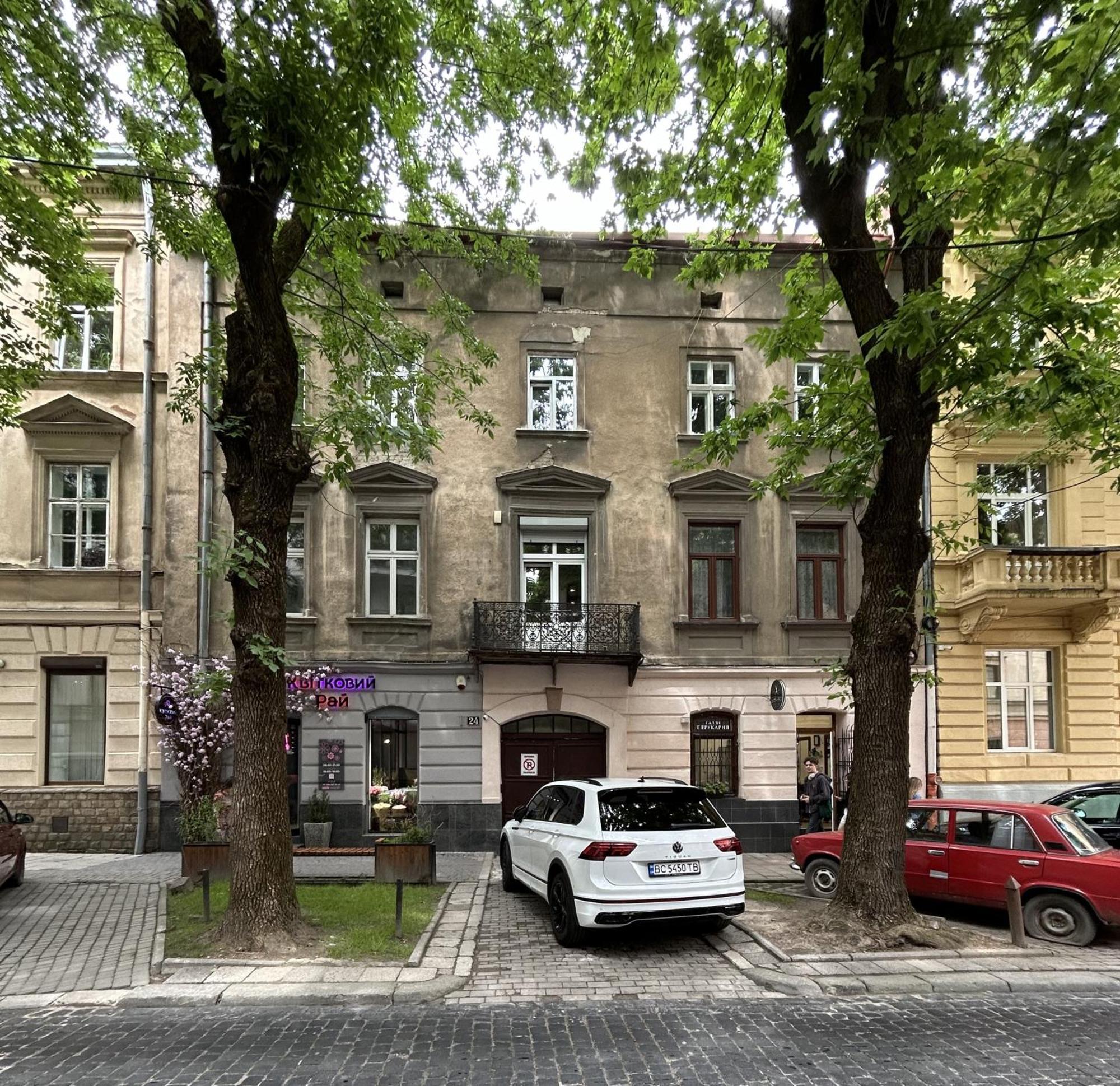 Modern Apartment, 5Mins To Rynok Square 利沃夫 外观 照片